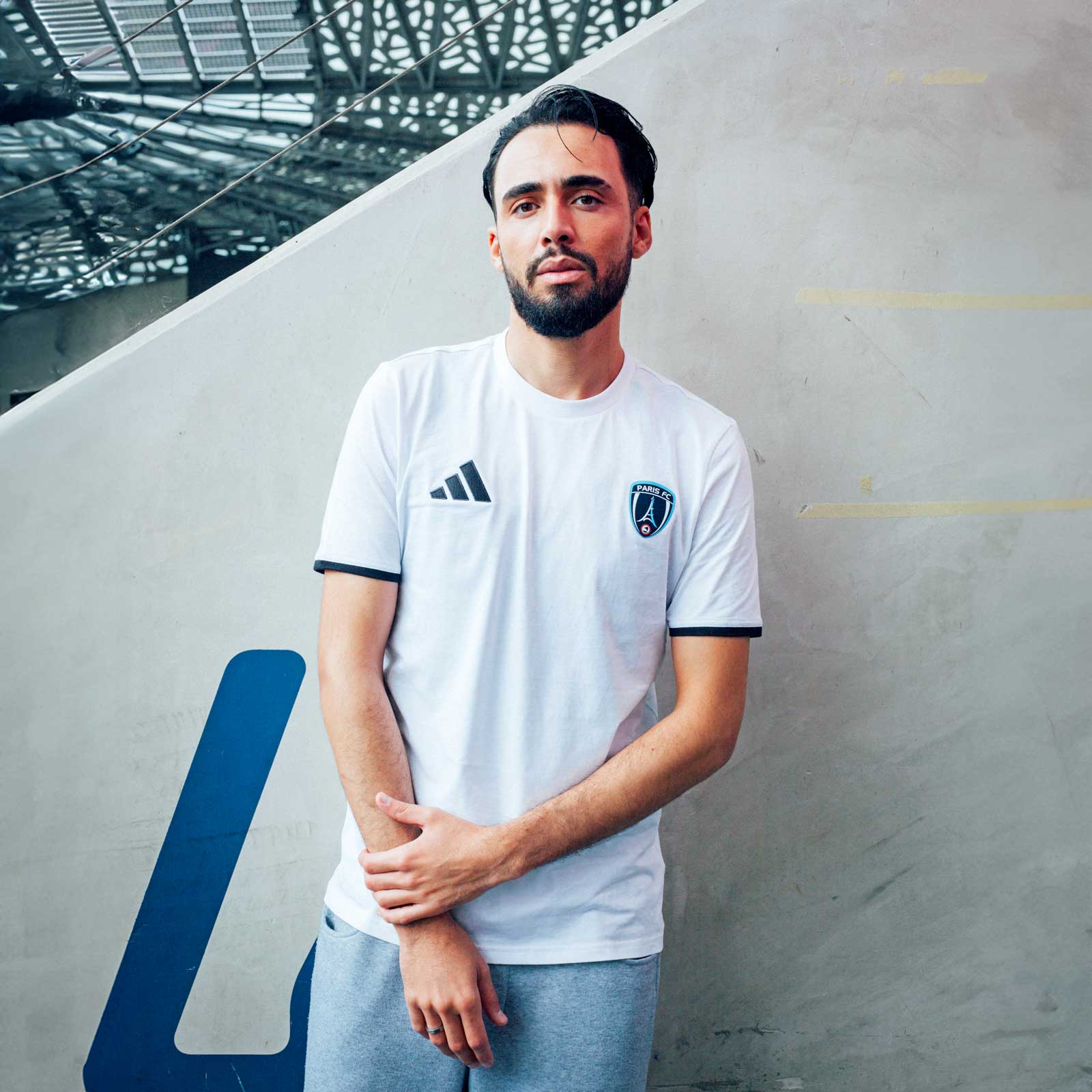 T-shirt blanc Essentiel Paris FC x adidas