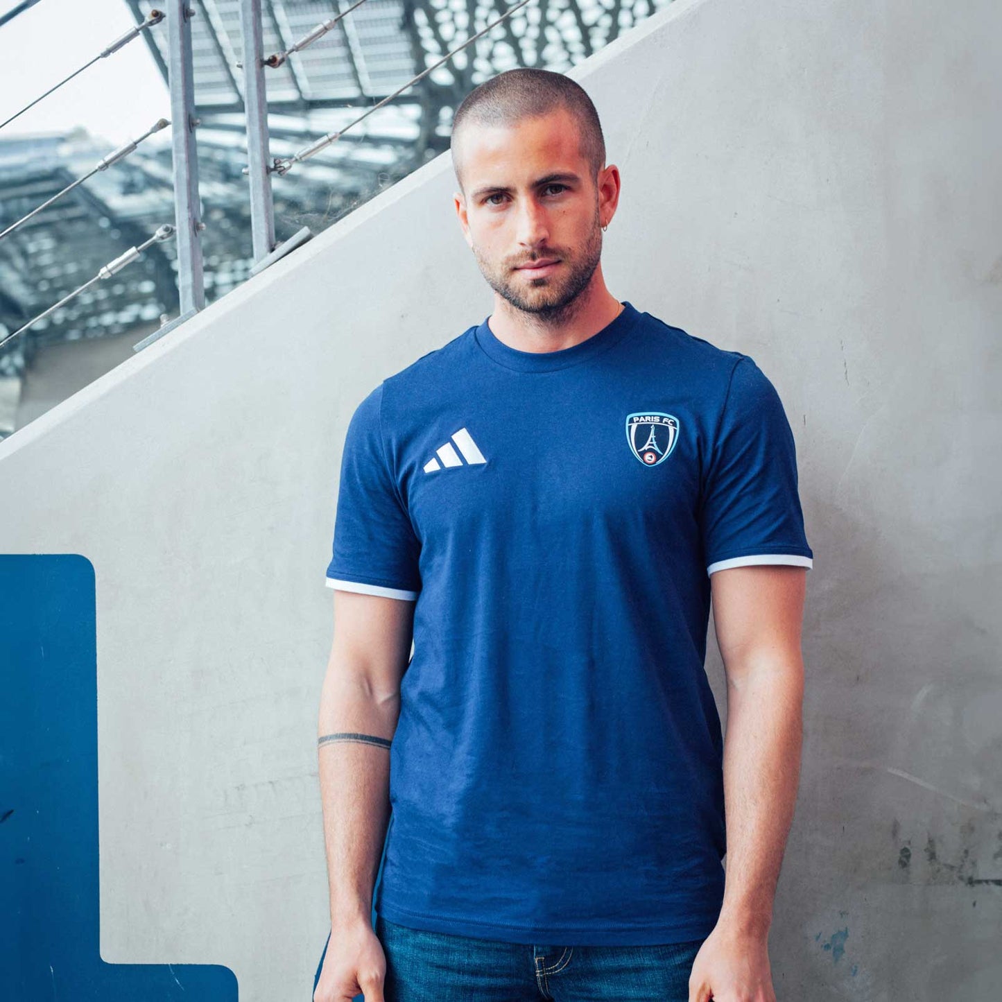 T-shirt bleu Essentiel Paris FC x adidas